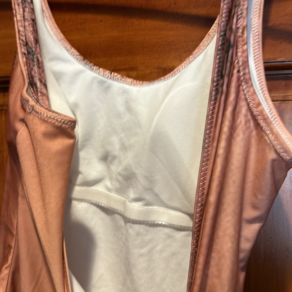 Woman’s one piece swim suit. Padded cups and support liner inside. - Picture 4 of 5